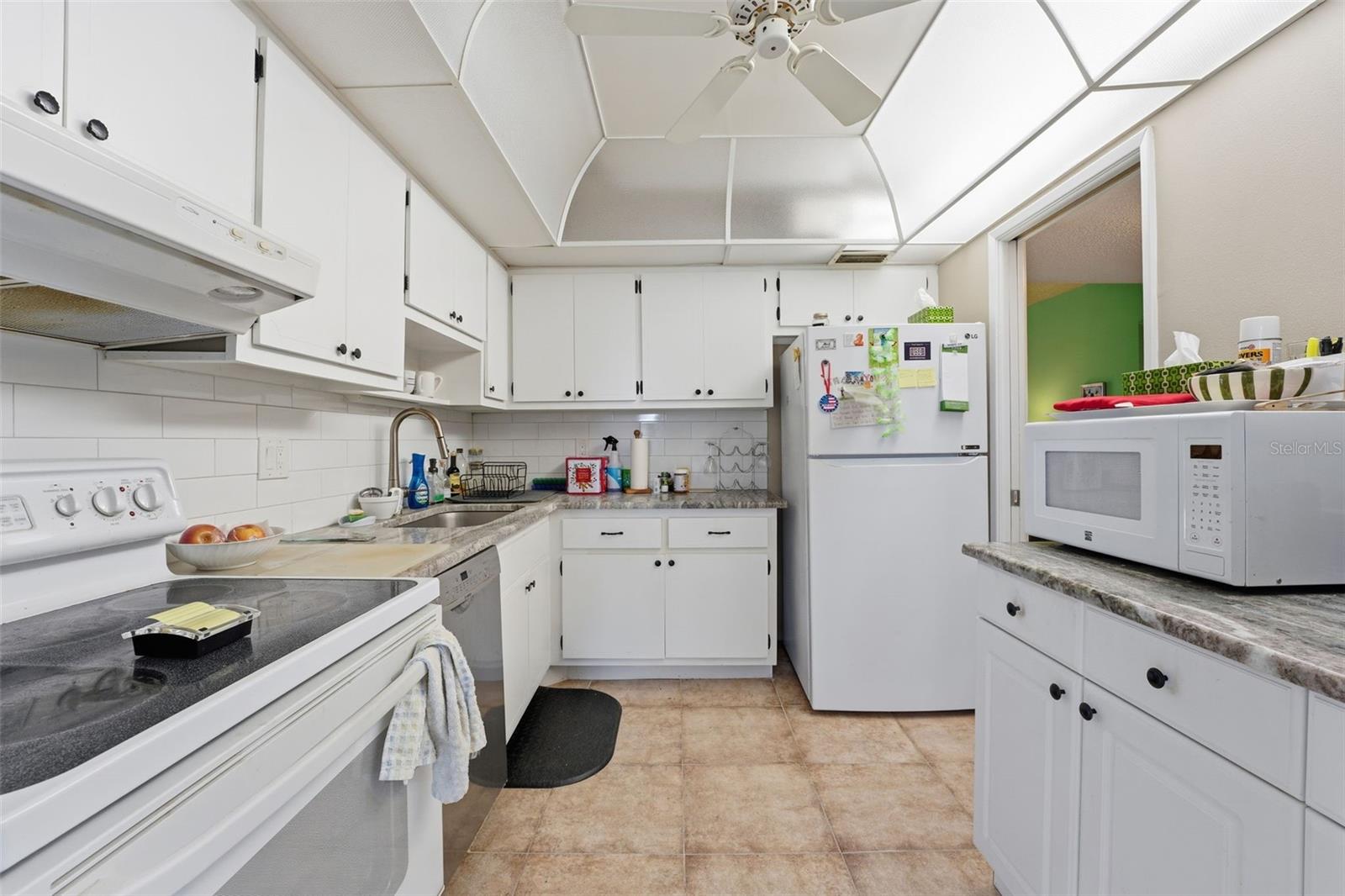 NO 1 PALM-AIRE DESOTO LAKES CC APT CONDO - Residential