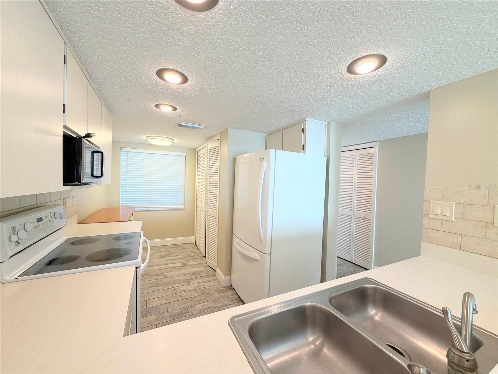 SAND PEBBLE POINTE CONDO 03 - Residential