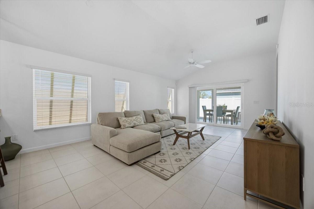 VILLAGES/SOUTHERN OAKS UN #116 - Residential