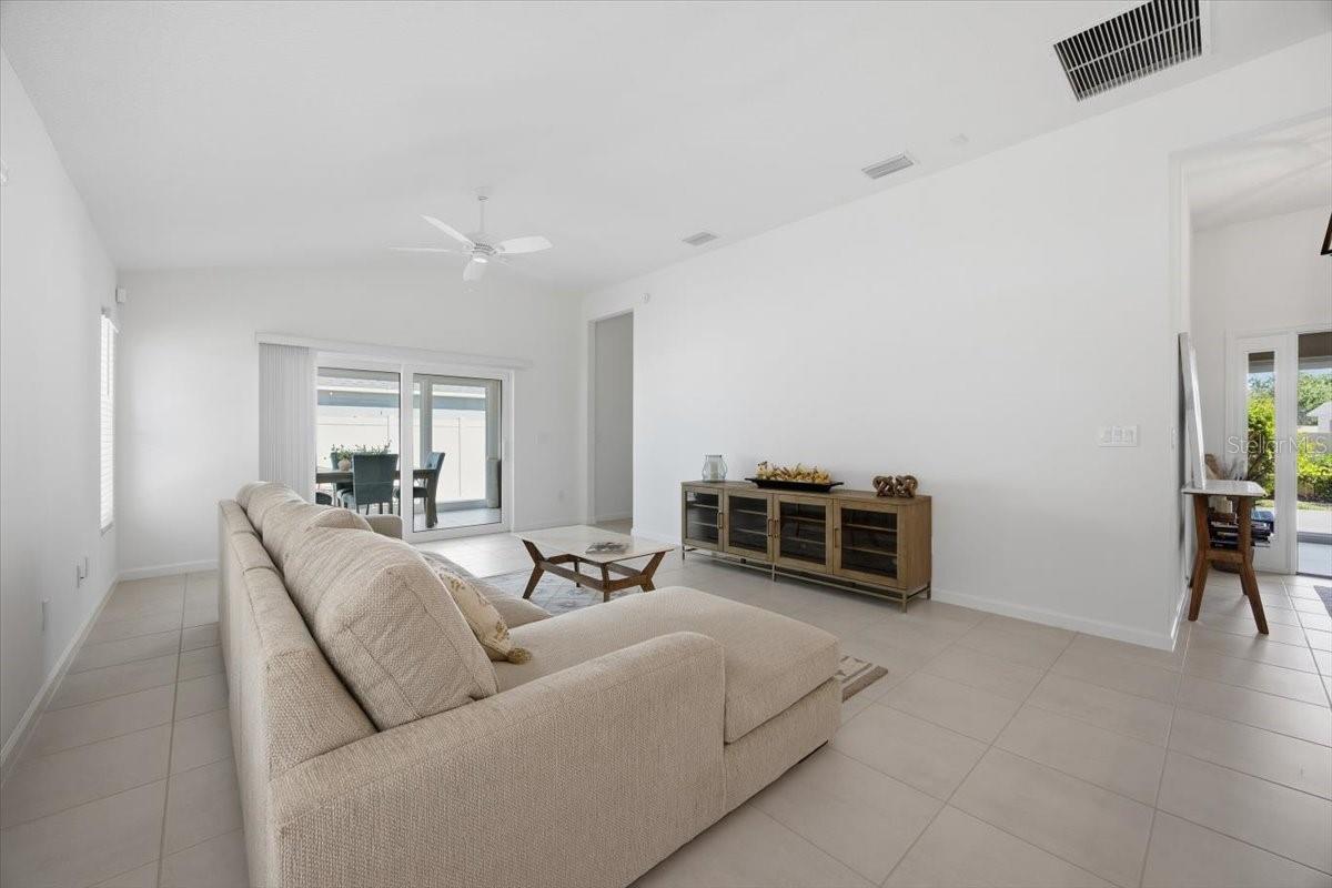 VILLAGES/SOUTHERN OAKS UN #116 - Residential