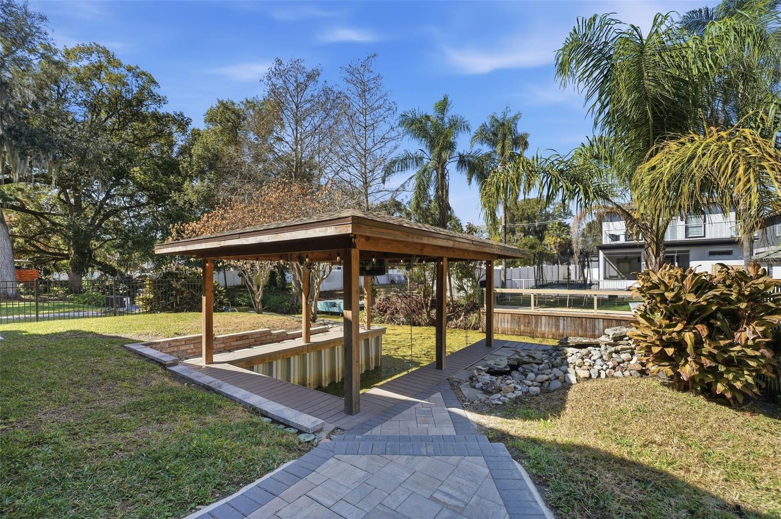 VENETIAN GARDENS - Residential