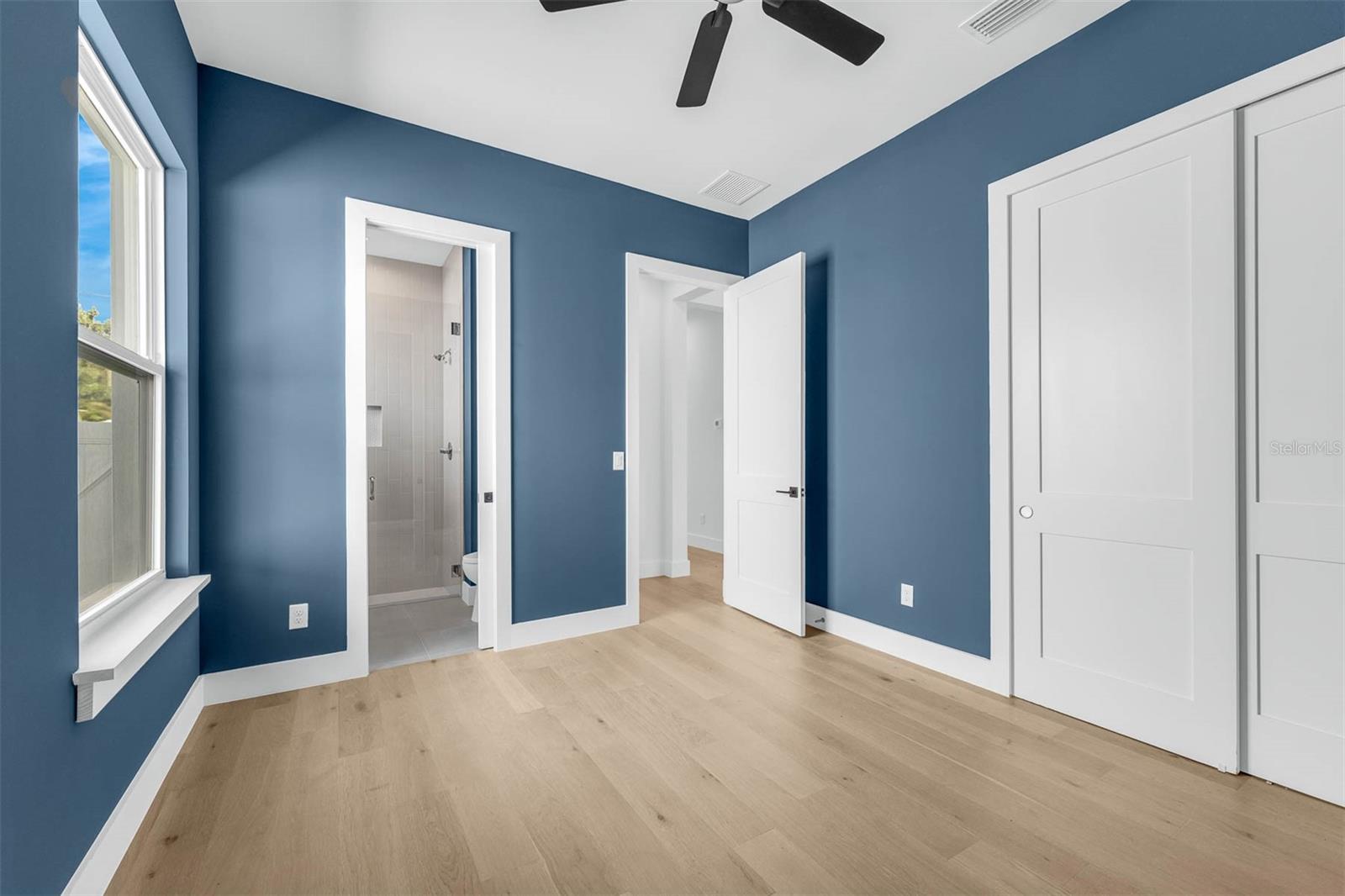 LAWNDALE - Residential