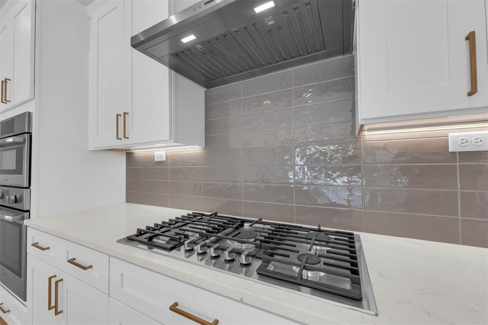 LAWNDALE - Residential