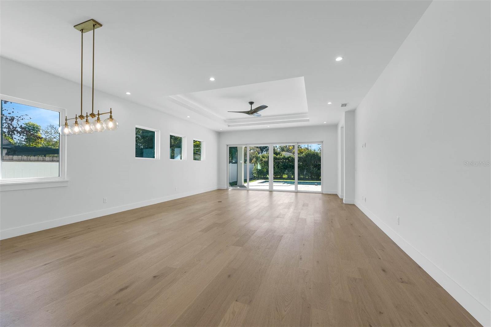 LAWNDALE - Residential