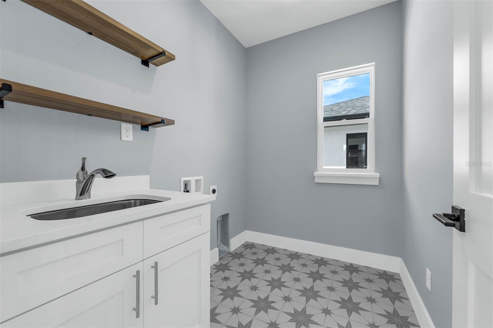 LAWNDALE - Residential