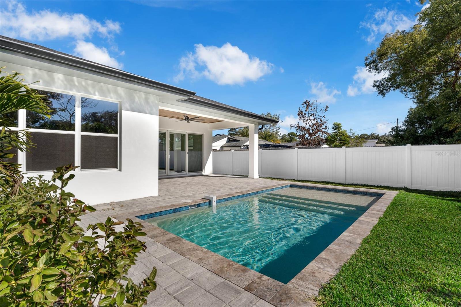 LAWNDALE - Residential