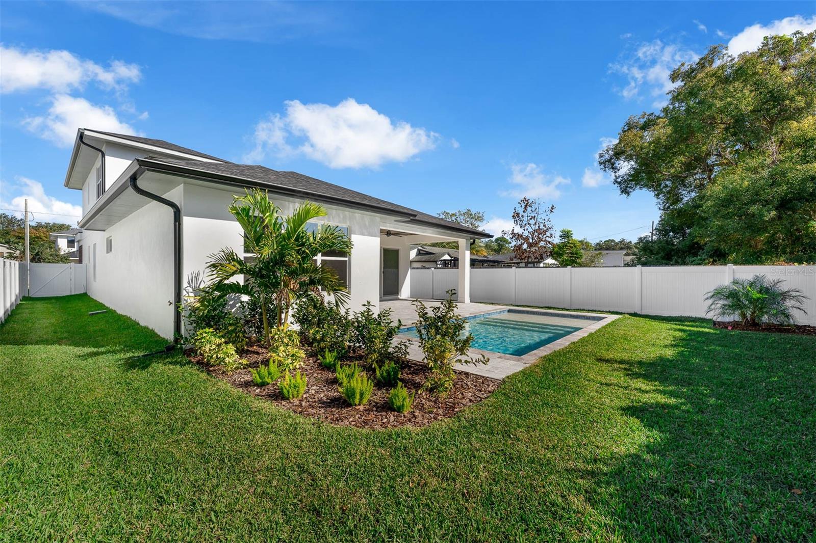 LAWNDALE - Residential