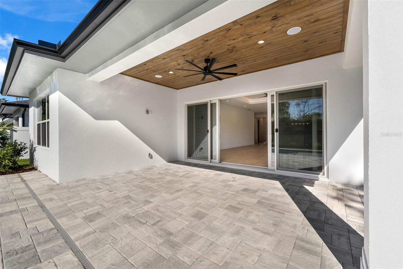 LAWNDALE - Residential