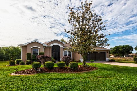 Photo of 5739 Illumination Lane, Leesburg, FL 34748 (MLS # G5111848)