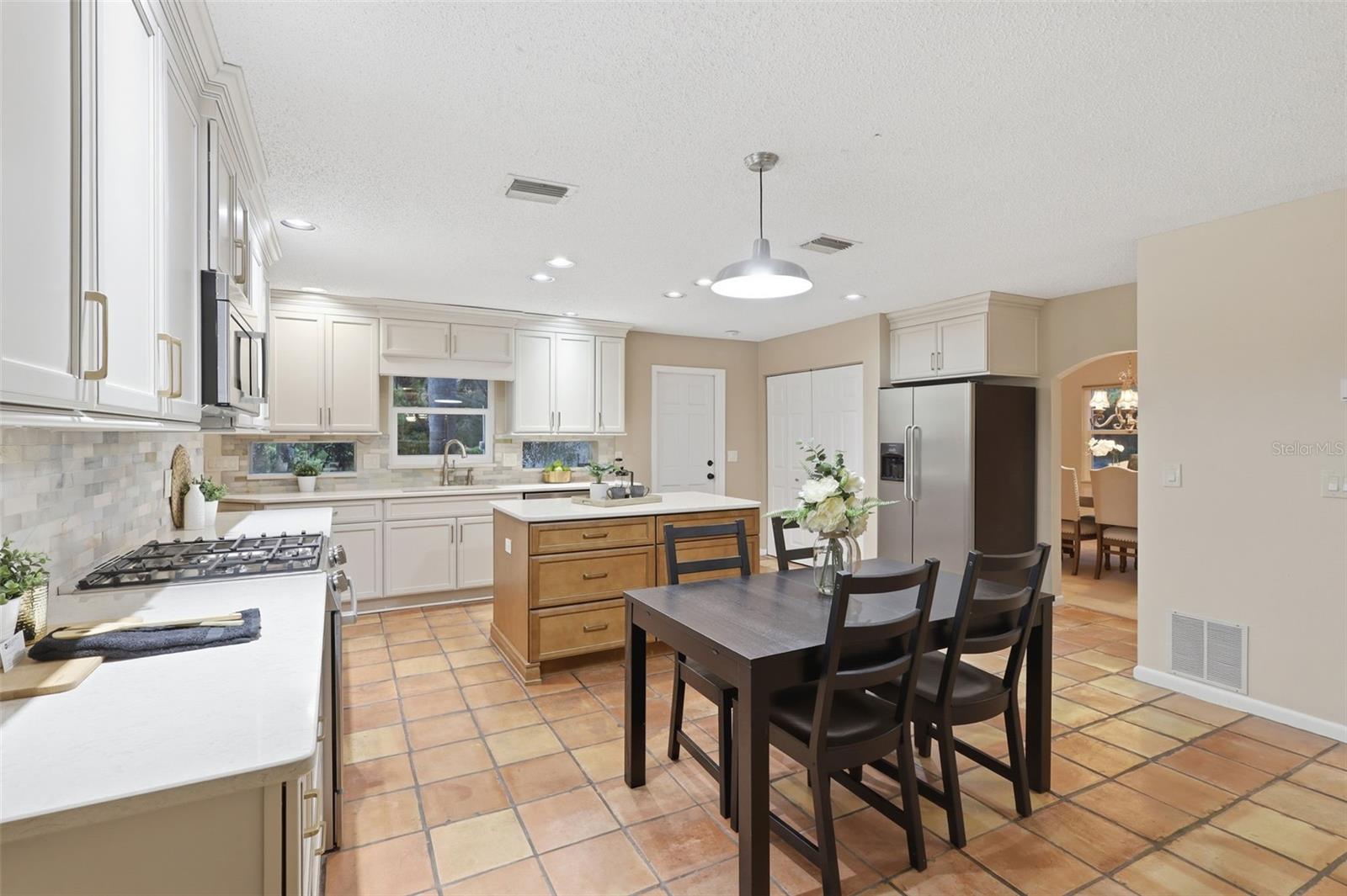 1650 E UNIVERSITY AVENUE