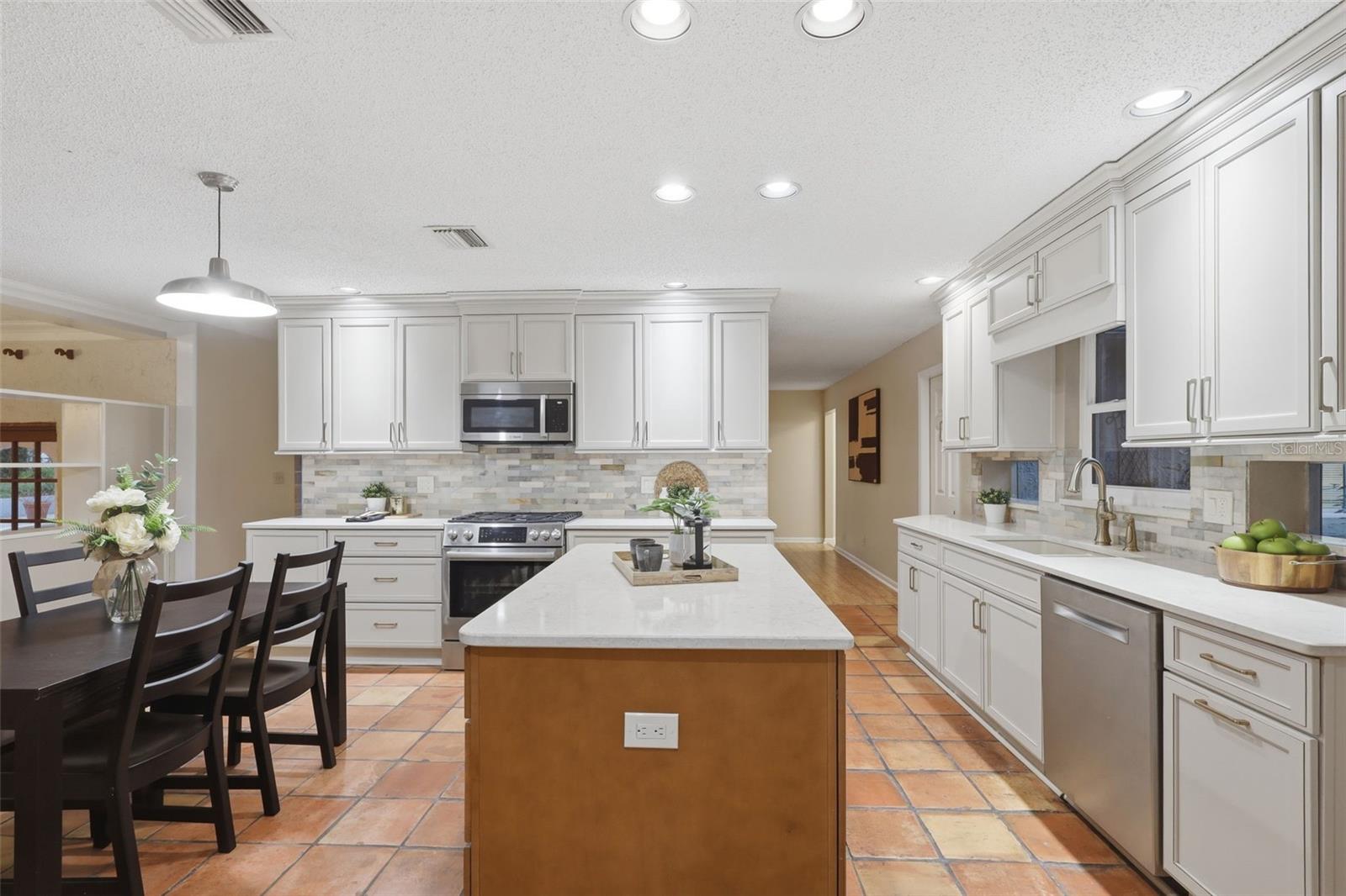 1650 E UNIVERSITY AVENUE