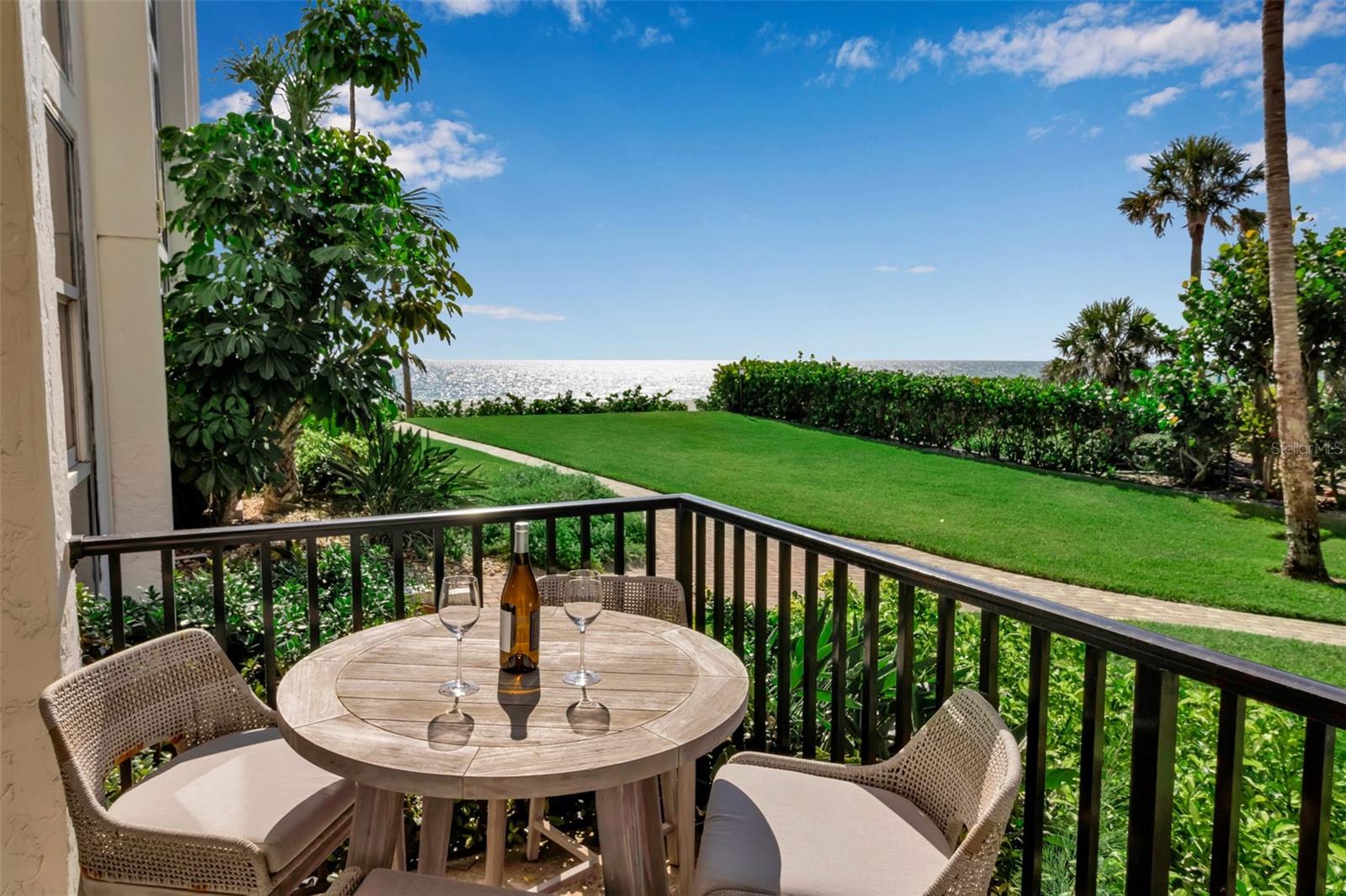 AQUARIUS CLUB - Residential