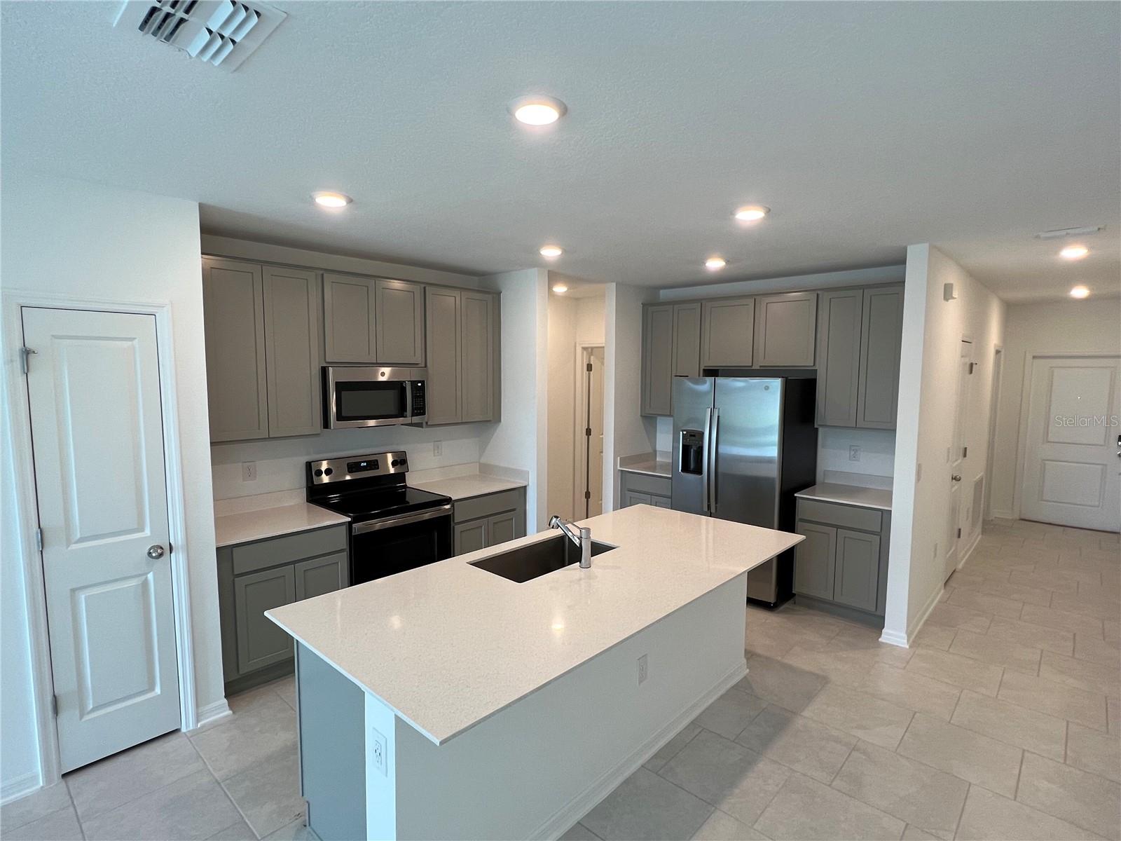 LEOMAS LANDING - PHASE 1 - Residential Lease