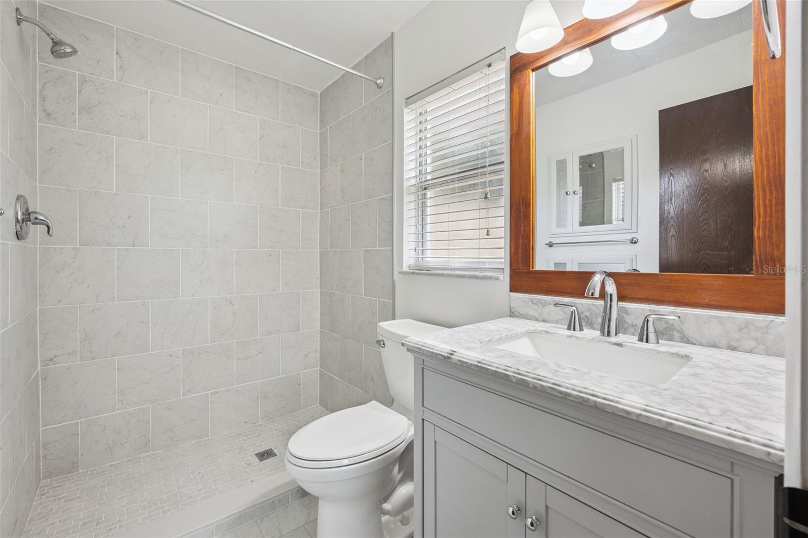 LAKE SHORE GARDENS ADD 02 - Residential