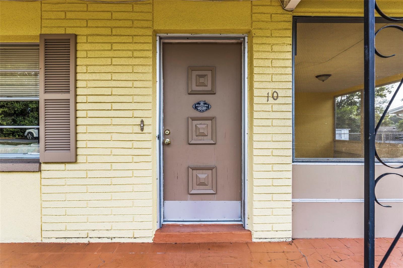 10 ROSE AVENUE