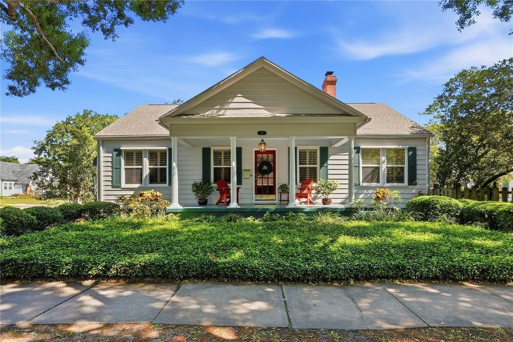 Photo of 1325 24th Avenue N, St Petersburg, FL 33704 (MLS # TB8500812)