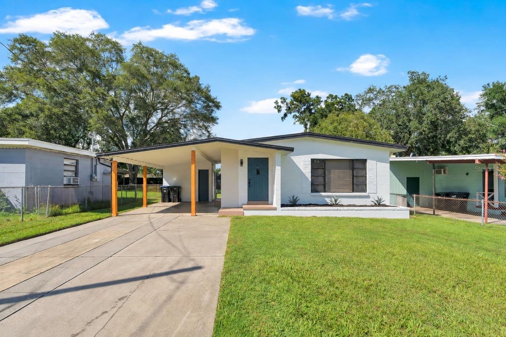 Photo of 1723 Weeks Avenue, Orlando, FL 32806 (MLS # O6441312)