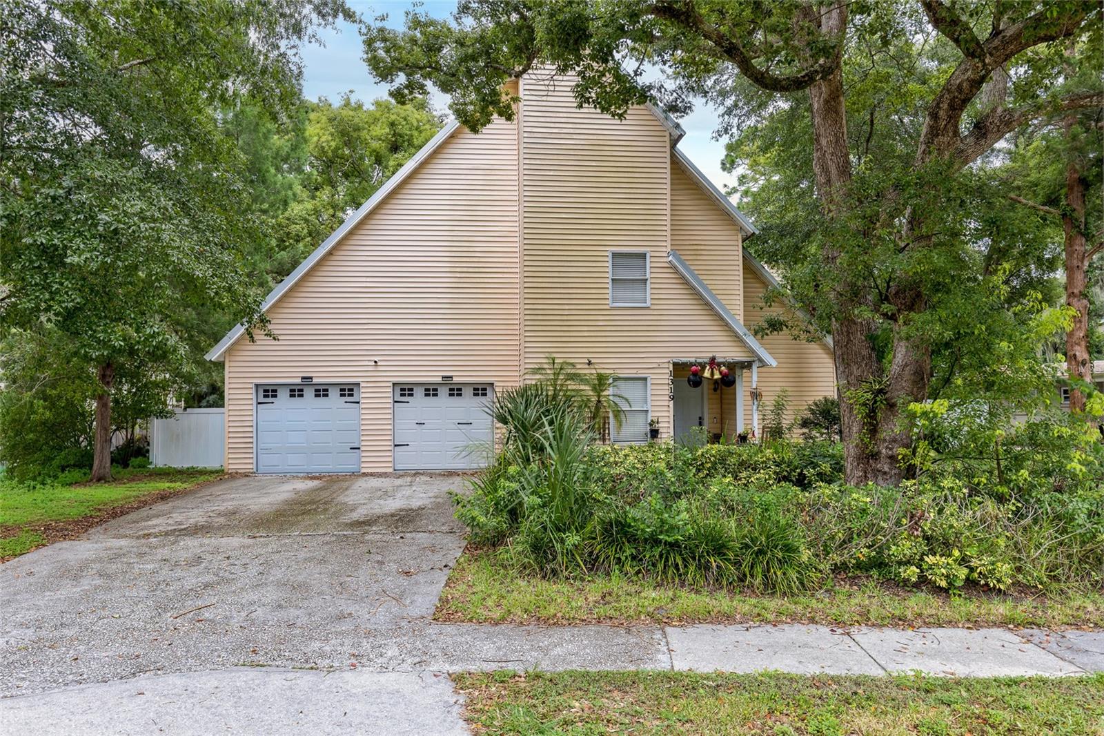 1319 QUINTUPLET DRIVE