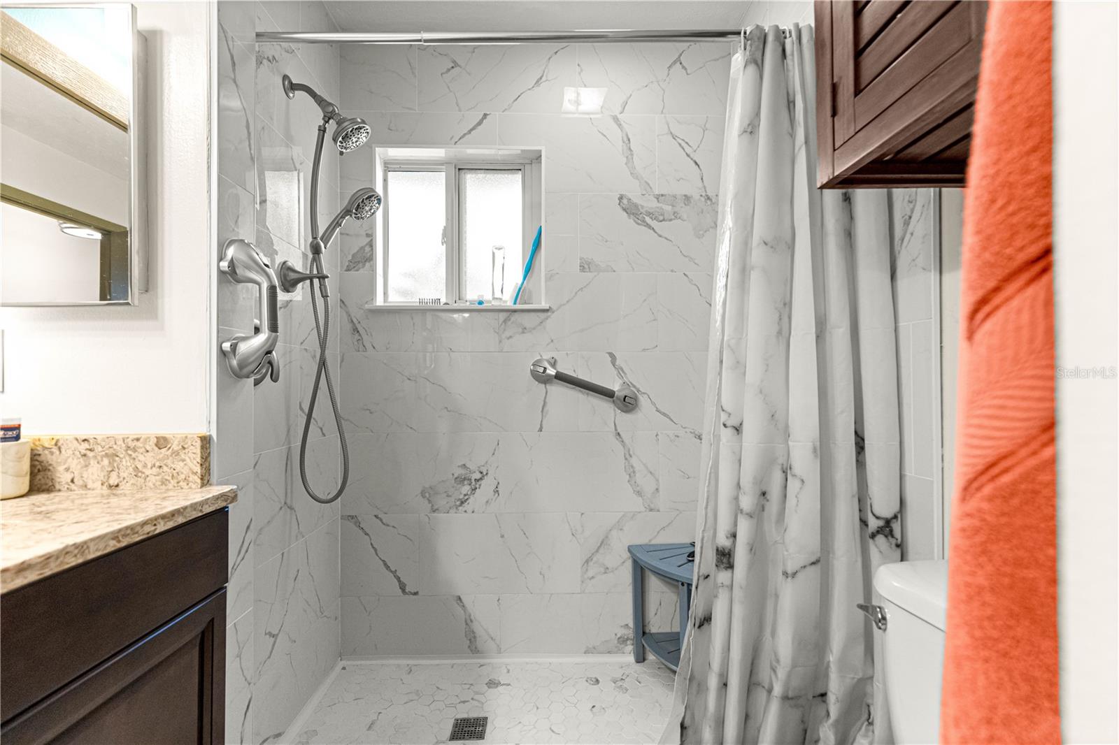 ON TOP OF THE WORLD - Residential