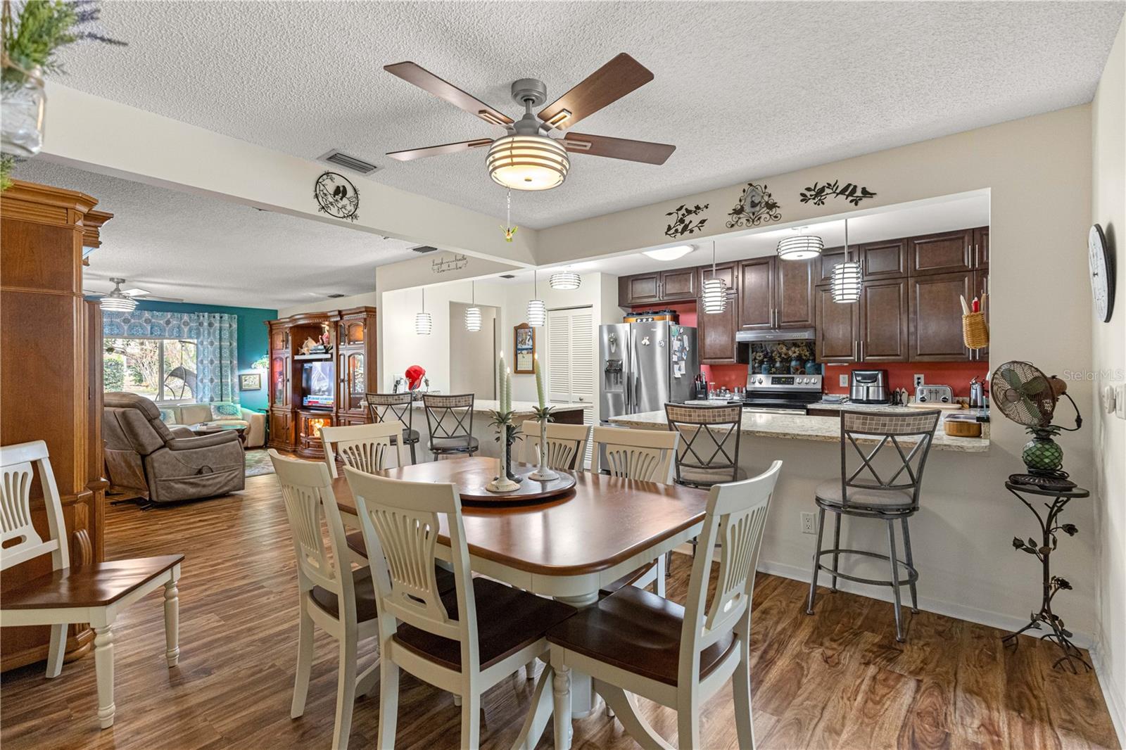 ON TOP OF THE WORLD - Residential