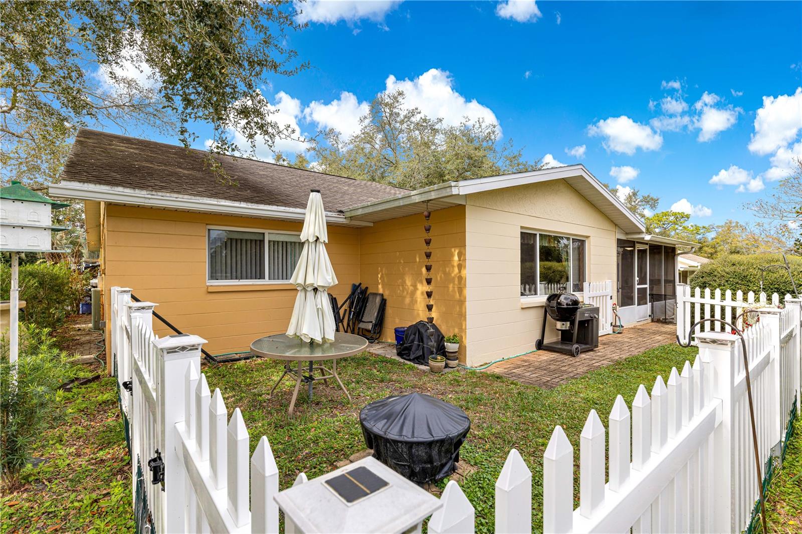 ON TOP OF THE WORLD - Residential