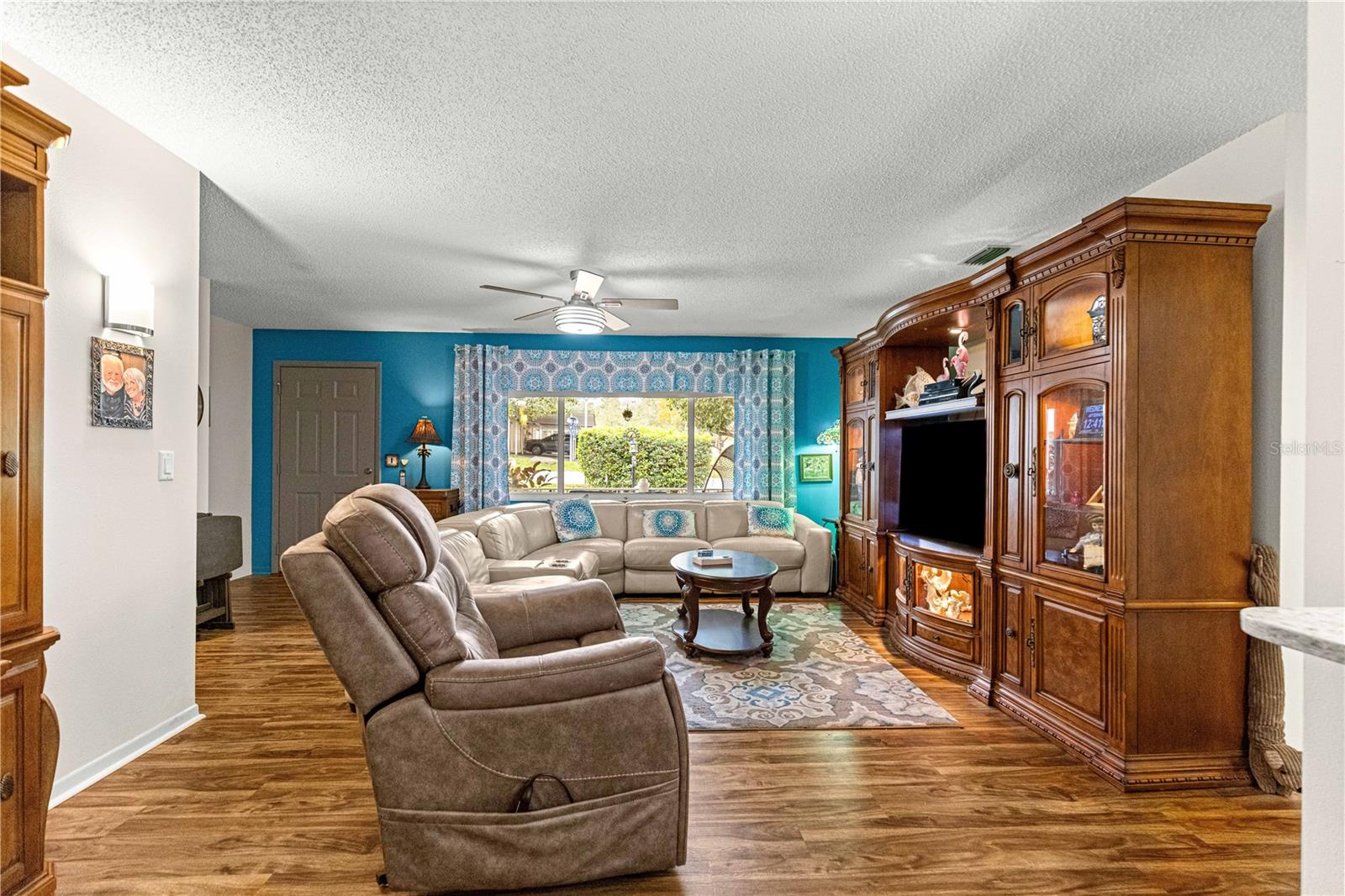 ON TOP OF THE WORLD - Residential