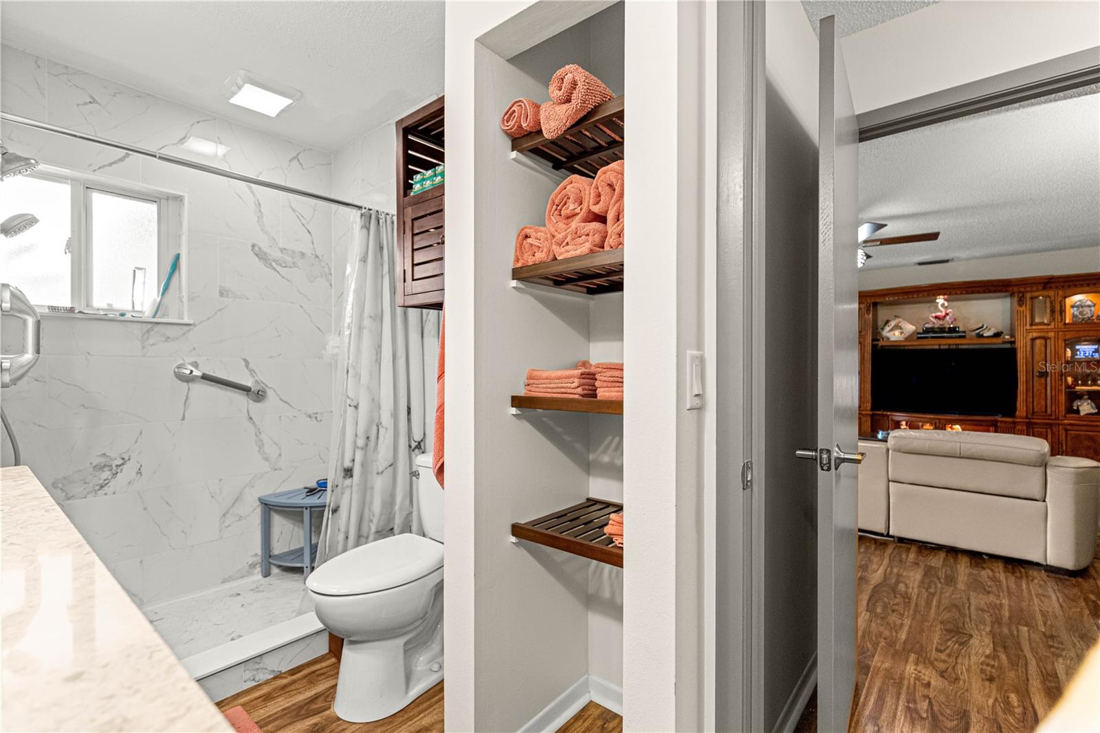 ON TOP OF THE WORLD - Residential