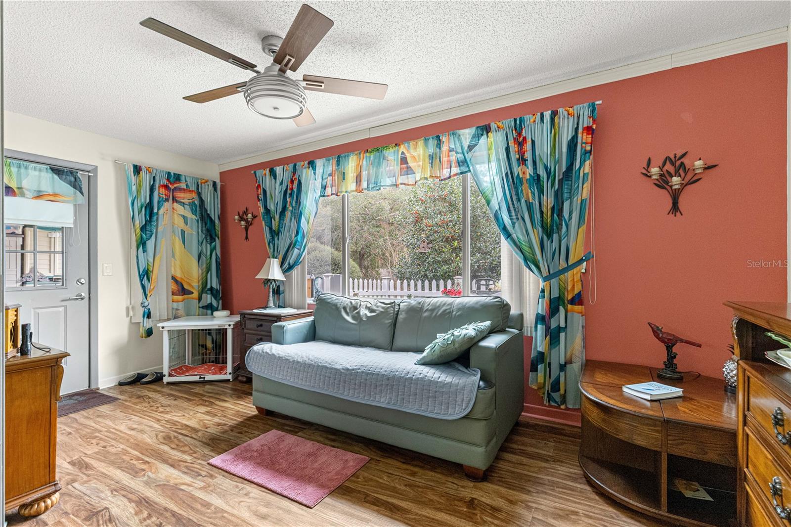 ON TOP OF THE WORLD - Residential