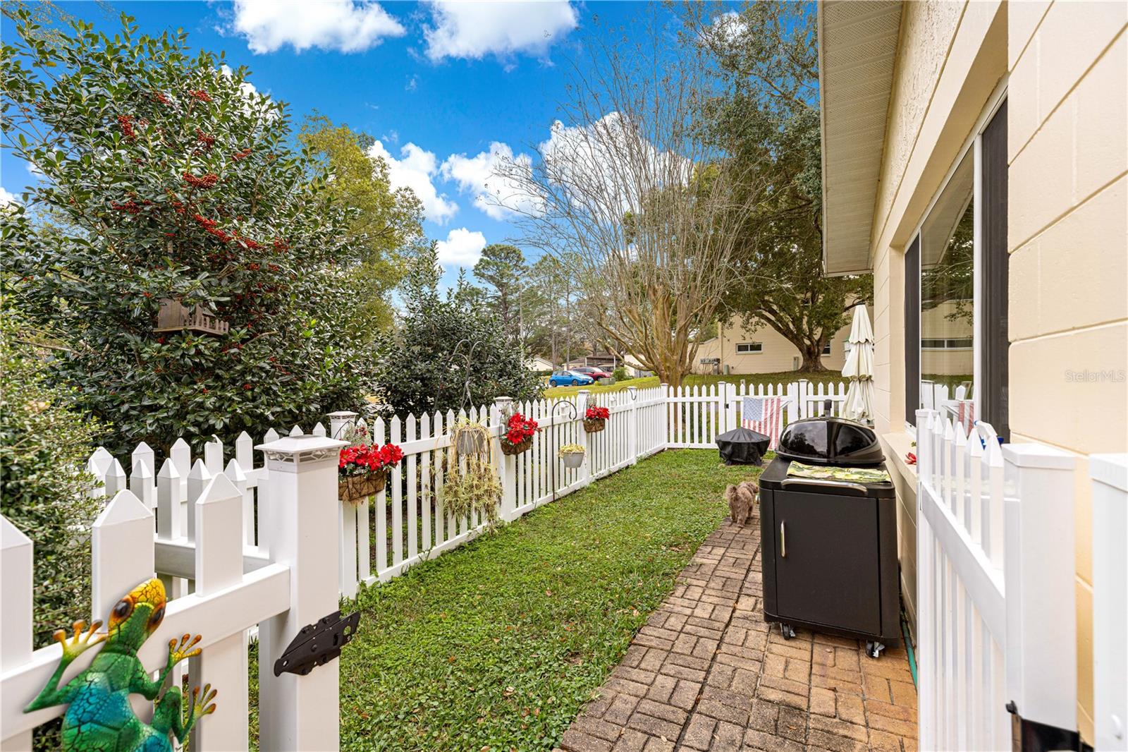 ON TOP OF THE WORLD - Residential