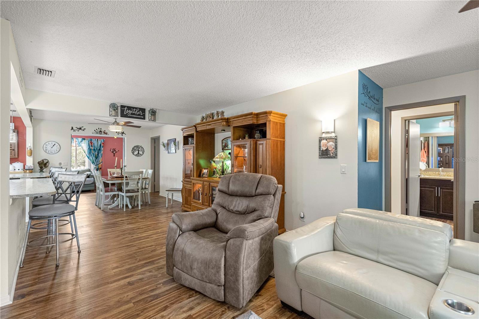 ON TOP OF THE WORLD - Residential