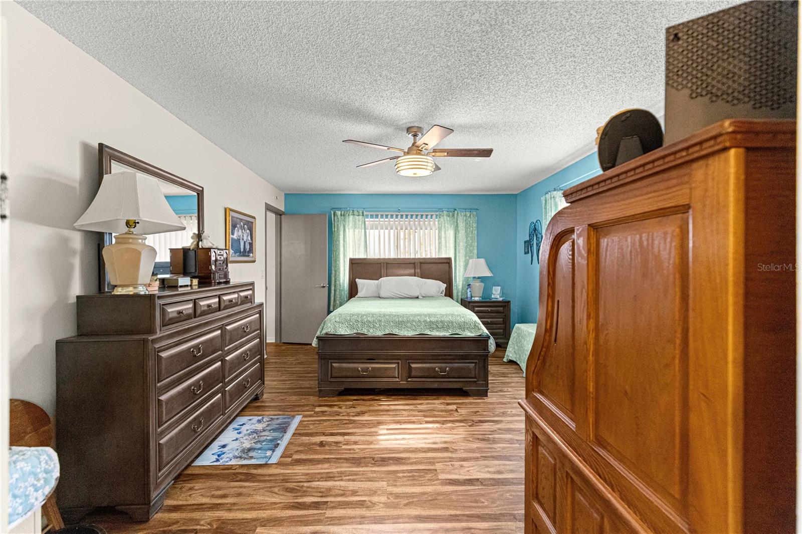 ON TOP OF THE WORLD - Residential