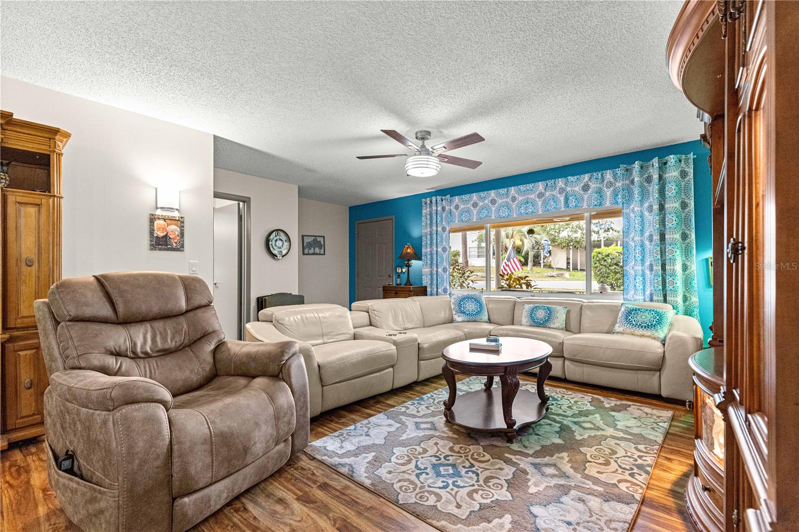 ON TOP OF THE WORLD - Residential