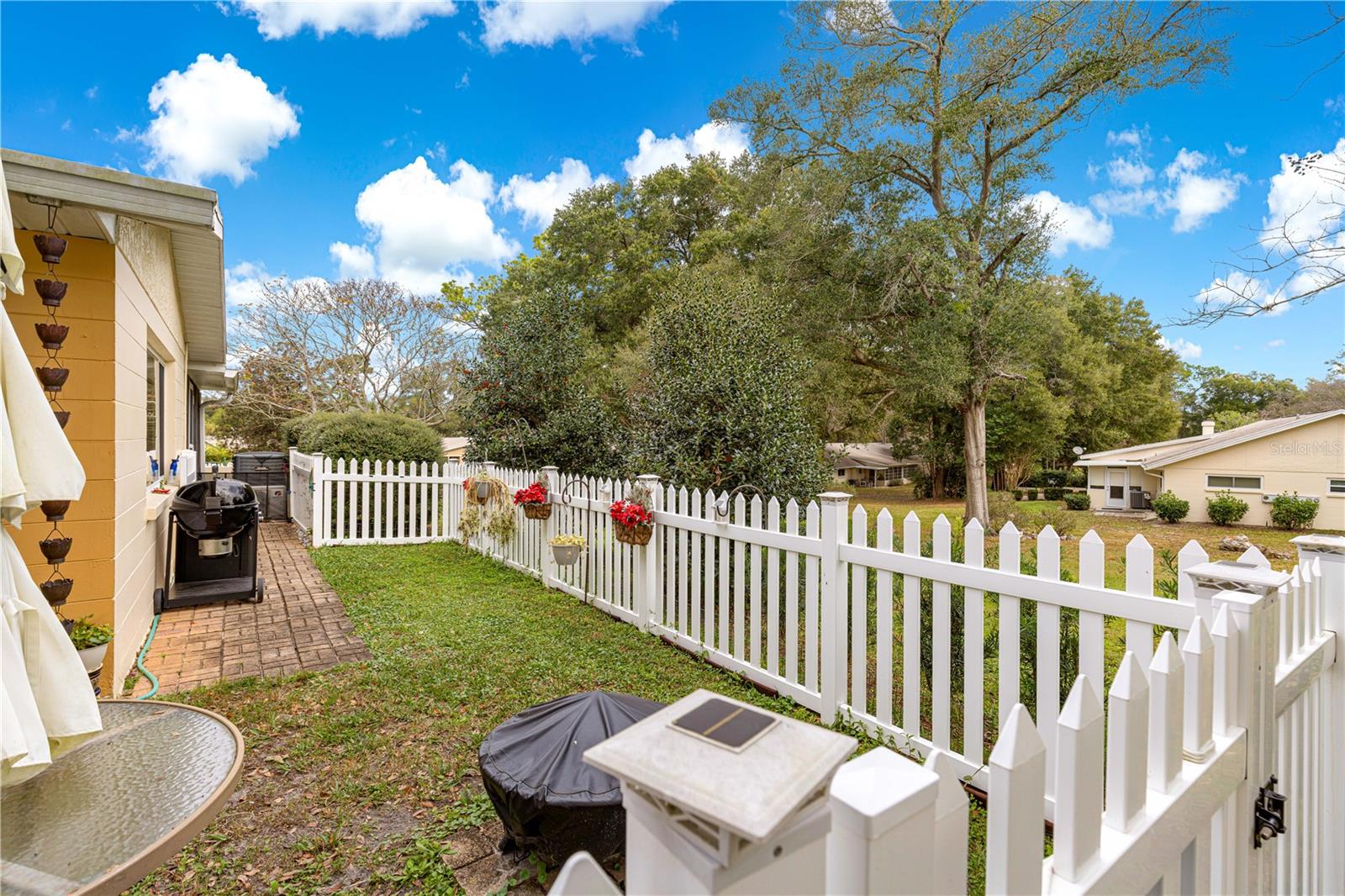 ON TOP OF THE WORLD - Residential