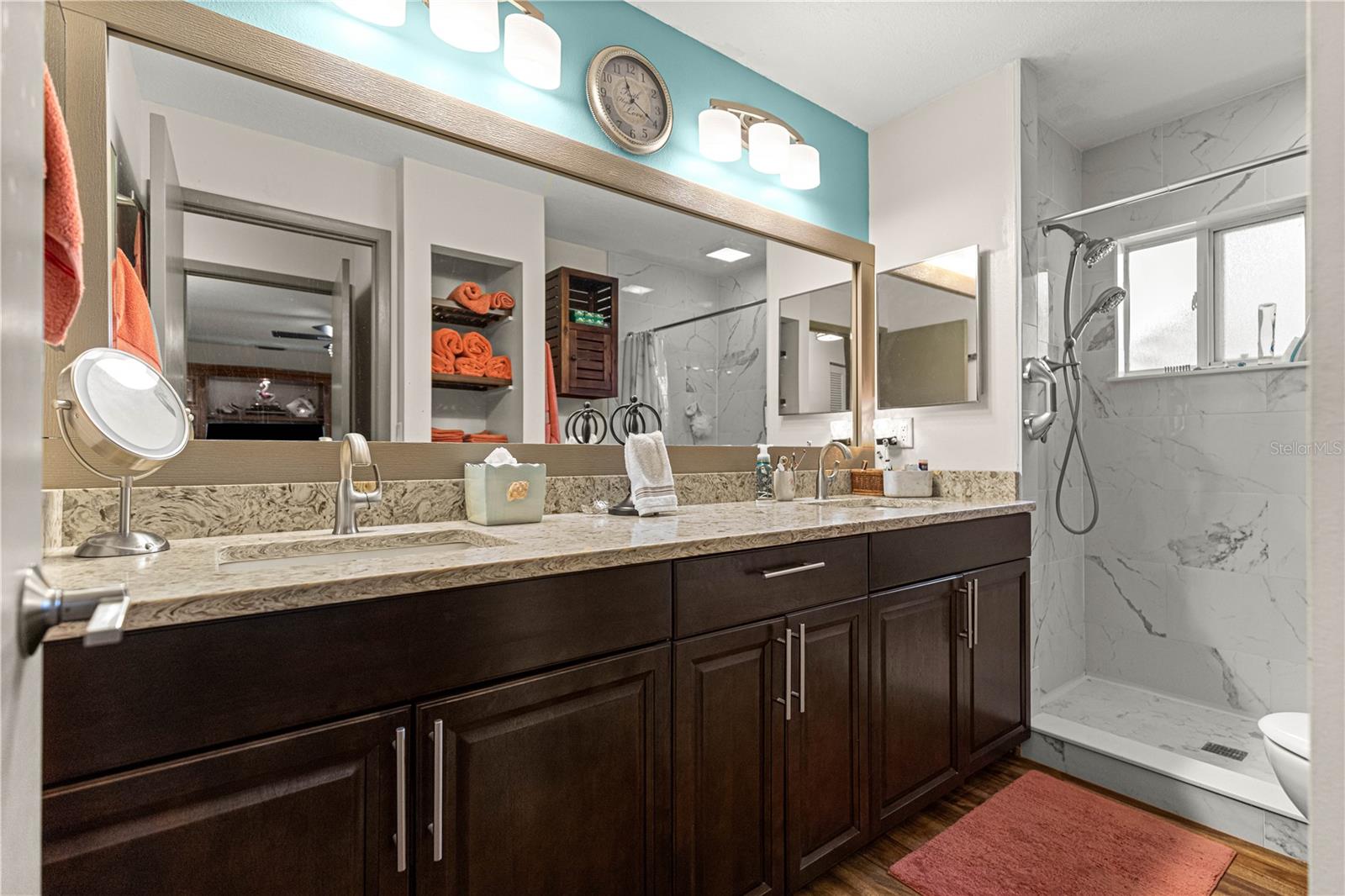 ON TOP OF THE WORLD - Residential