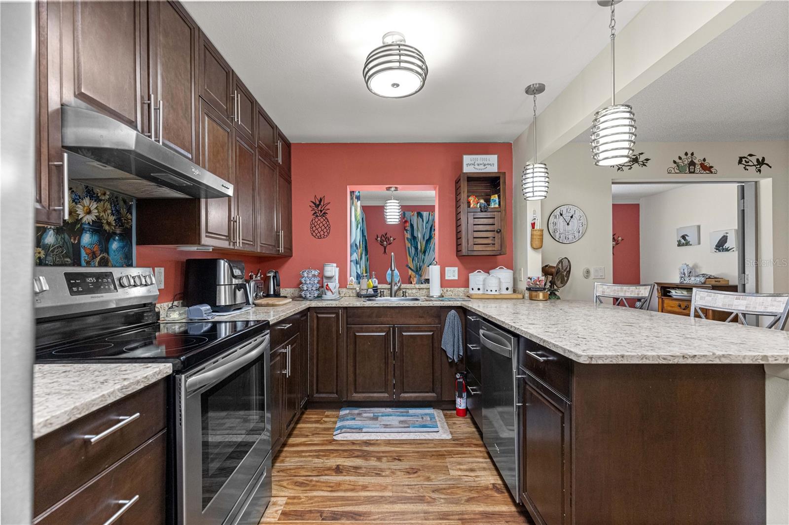 ON TOP OF THE WORLD - Residential