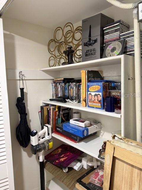 GATEWAY SQUARE APTS - Residential