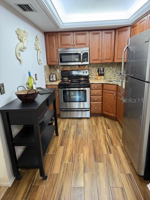 GATEWAY SQUARE APTS - Residential