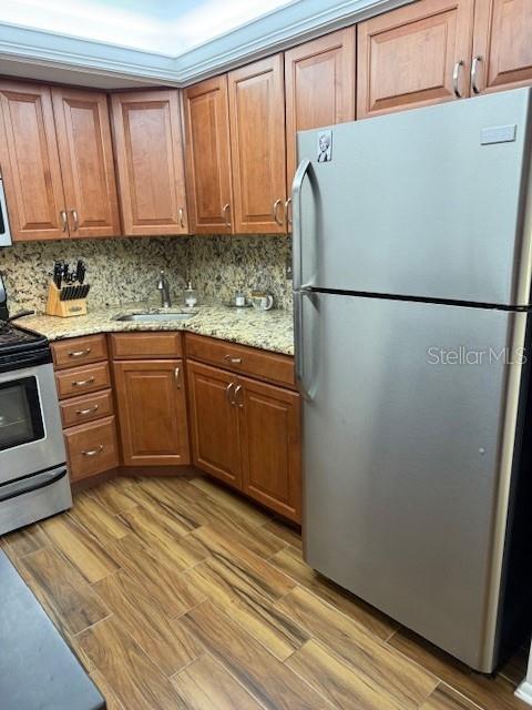 GATEWAY SQUARE APTS - Residential