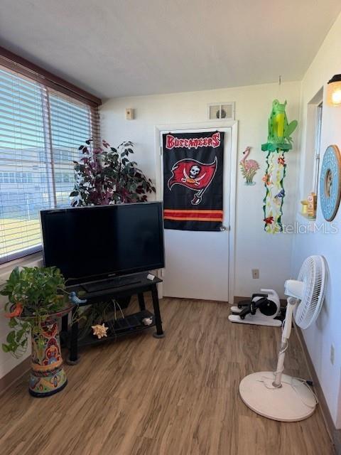 GATEWAY SQUARE APTS - Residential