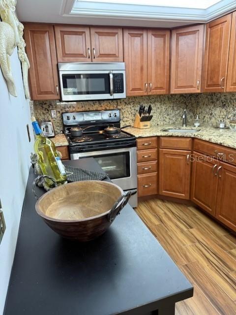 GATEWAY SQUARE APTS - Residential