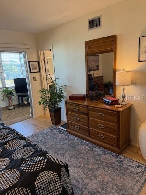 GATEWAY SQUARE APTS - Residential