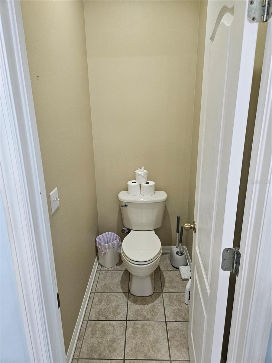 IVY LAKE ESTATES PRC - Residential Lease