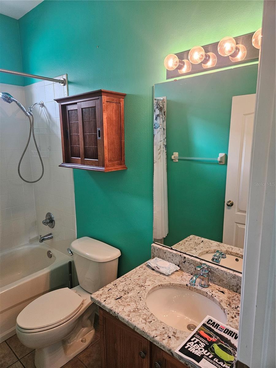 IVY LAKE ESTATES PRC - Residential Lease