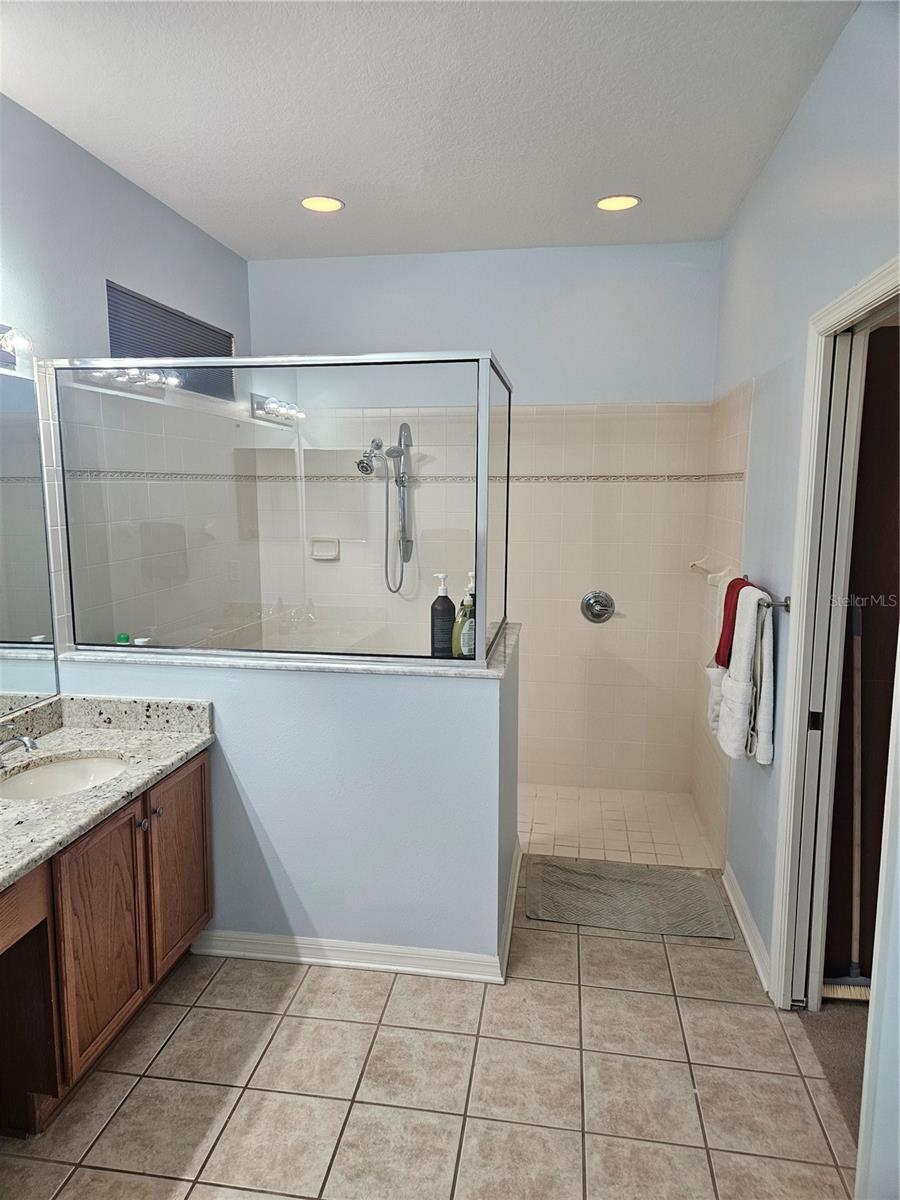 IVY LAKE ESTATES PRC - Residential Lease