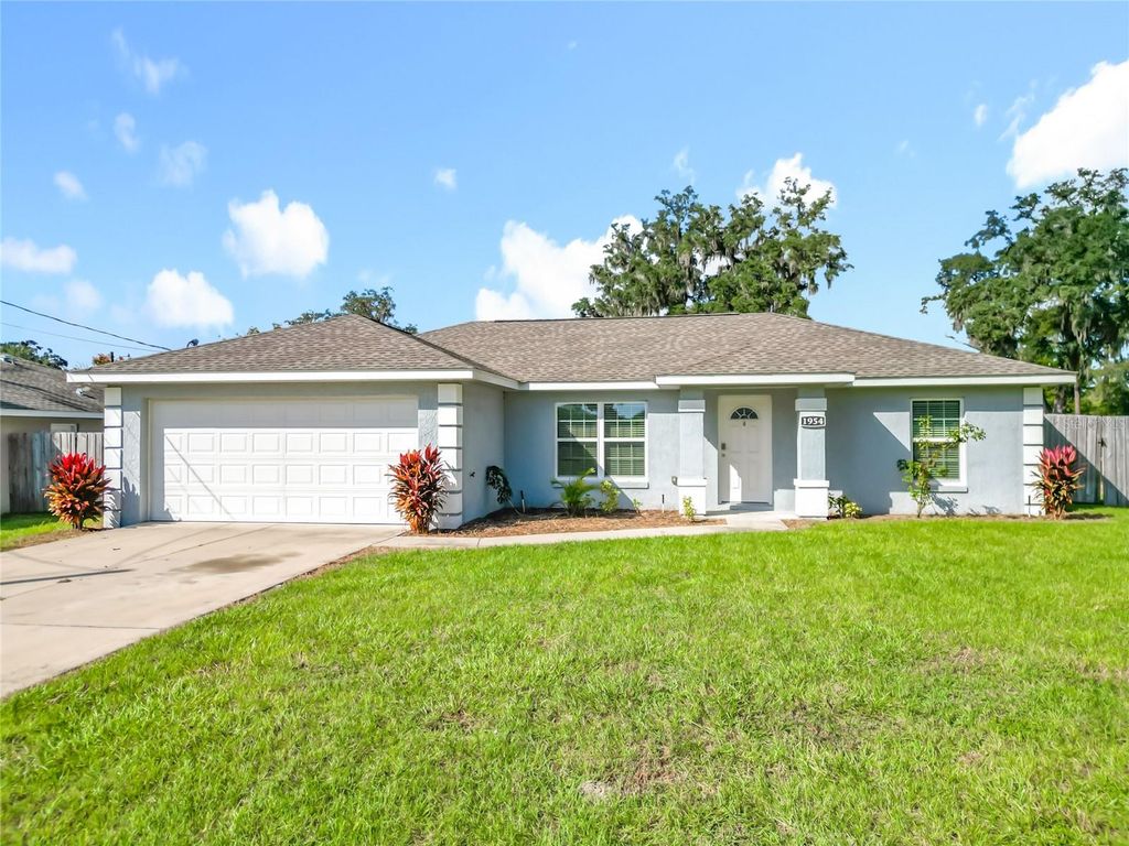 Photo of 1954 NW 21 Avenue, Ocala, FL 34475 (MLS # OM715514)