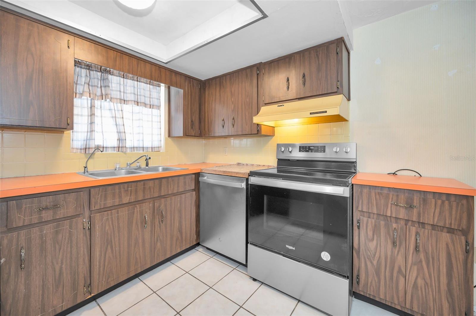 HOLIDAY GARDENS ESTATES - Residential