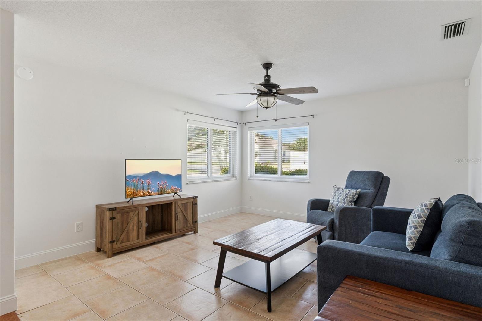 LAKE OLYMPIC TWNHS - Residential