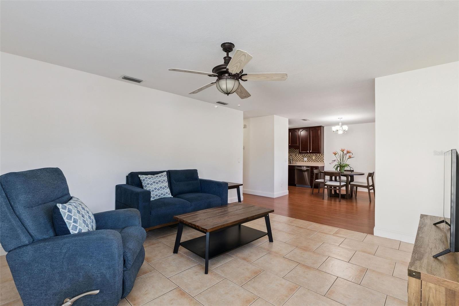 LAKE OLYMPIC TWNHS - Residential