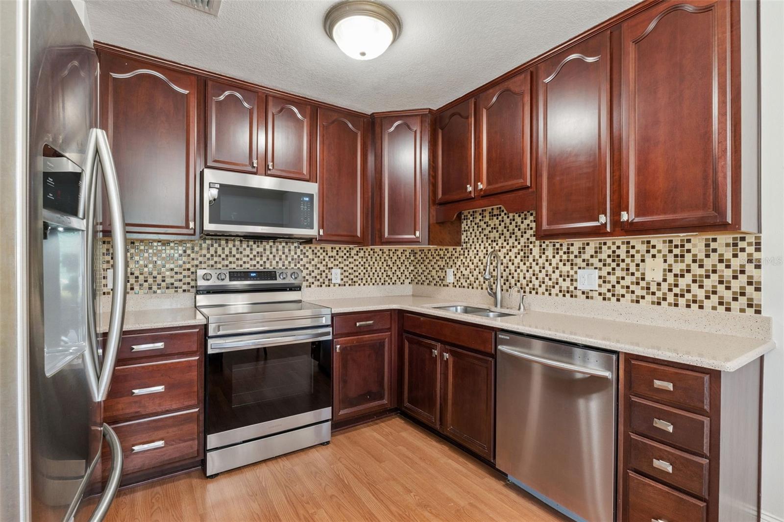 LAKE OLYMPIC TWNHS - Residential
