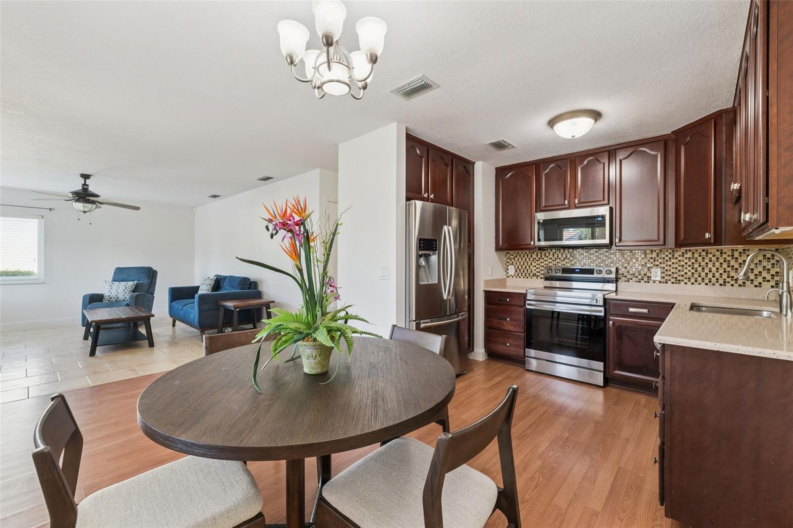 LAKE OLYMPIC TWNHS - Residential